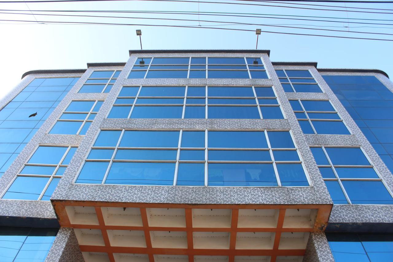Lg Towers Hotel Guwahati Bagian luar foto